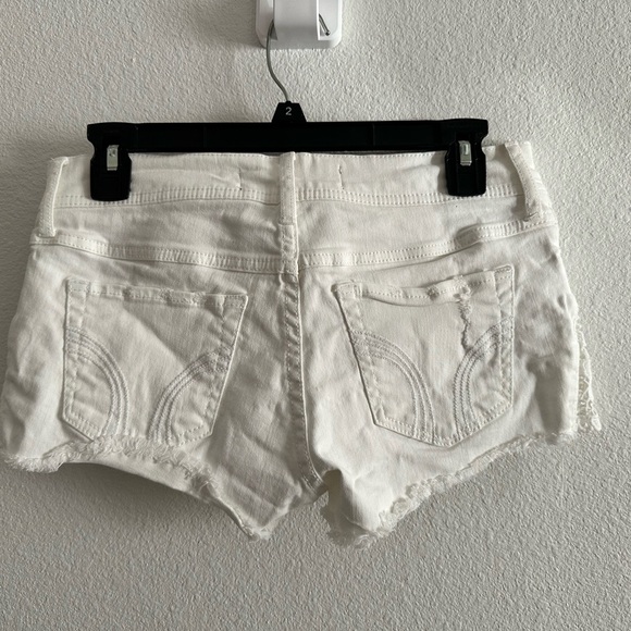 Women’s Hollister White Jean Shorts Distressed Frayed Hem pre owned - Picture 2 of 6